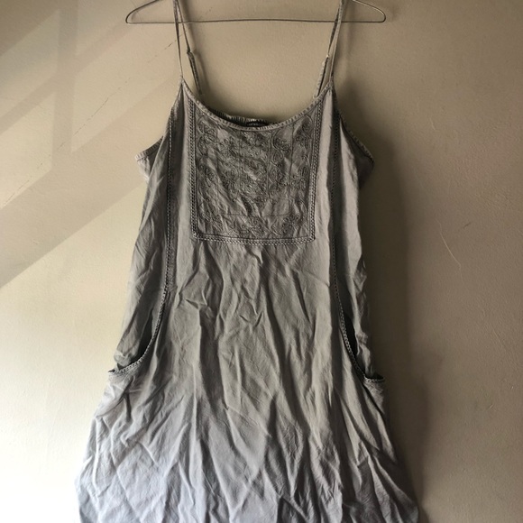 Gorgeous detailed dress - Picture 2 of 11